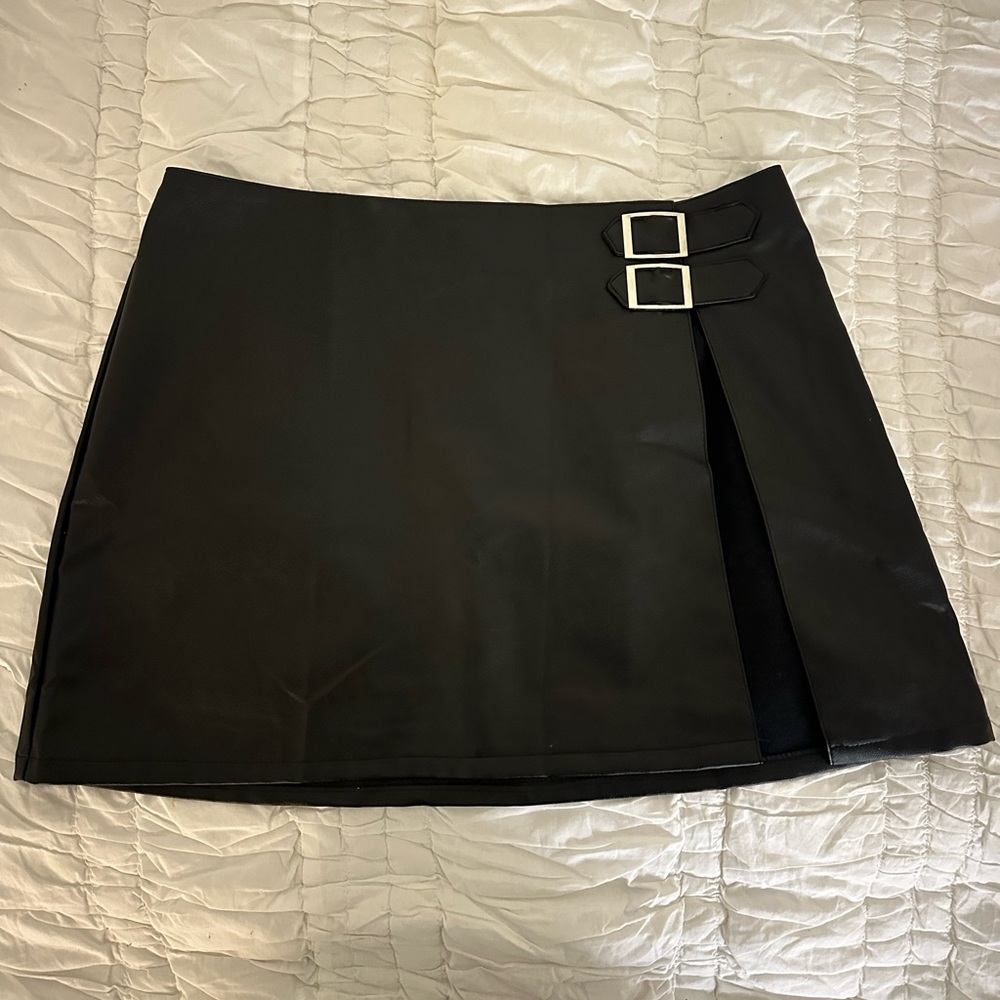 Black leather mini skirt with high slit